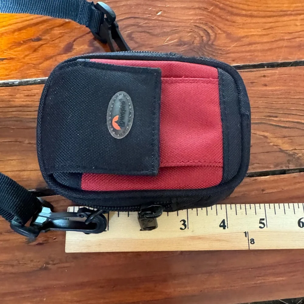 Lowepro Ultracompact Zippered Camera Pouch Red & Black